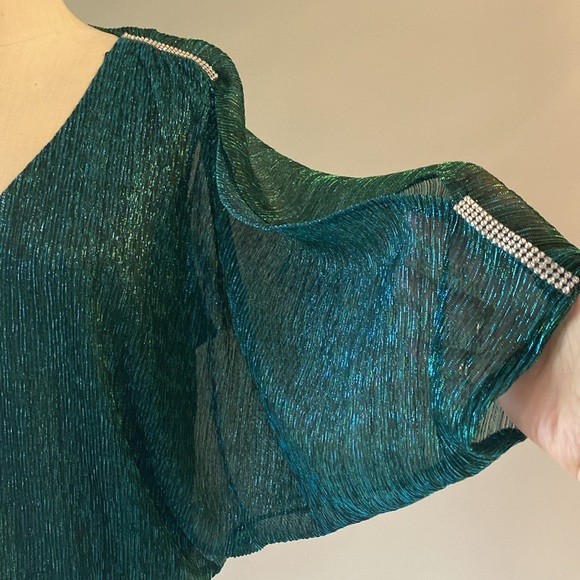 Chaus New York woman’s metallic blouse split sleeve, V-neck, banded hem blouse - Picture 5 of 16